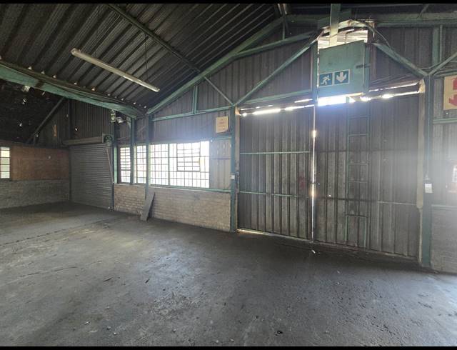 1,595M² WAREHOUSE TO LET IN ANDERBOLT